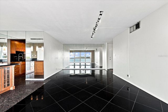 7200 SUNSHINE SKYWAY LANE S 6G, St Petersburg, FL 33711