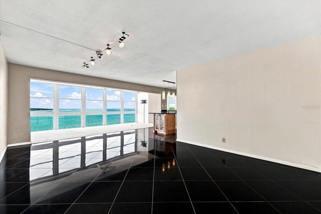 7200 SUNSHINE SKYWAY LANE S 6G, St Petersburg, FL 33711