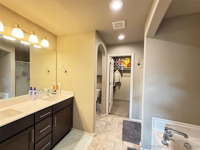 13672 S Kenosha Avenue, Glenpool, OK 74033
