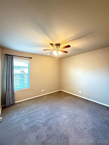 13672 S Kenosha Avenue, Glenpool, OK 74033