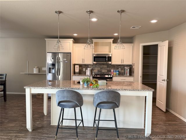 13672 S Kenosha Avenue, Glenpool, OK 74033