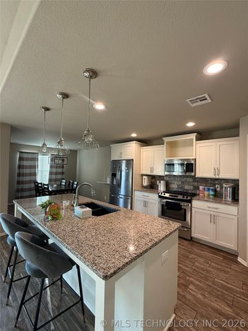 13672 S Kenosha Avenue, Glenpool, OK 74033