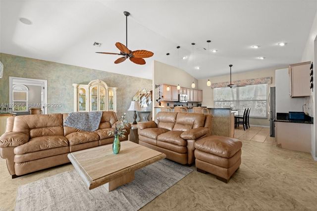 626 Cape Coral PKWY W, Cape Coral, FL 33914