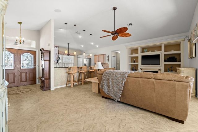 626 Cape Coral PKWY W, Cape Coral, FL 33914