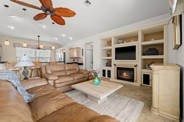 626 Cape Coral PKWY W, Cape Coral, FL 33914