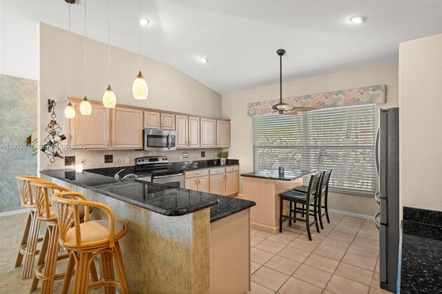 626 Cape Coral PKWY W, Cape Coral, FL 33914