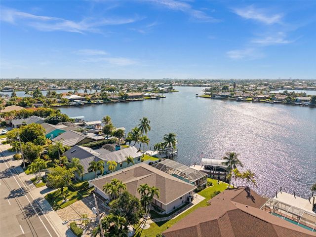 626 Cape Coral PKWY W, Cape Coral, FL 33914