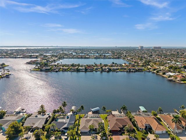 626 Cape Coral PKWY W, Cape Coral, FL 33914