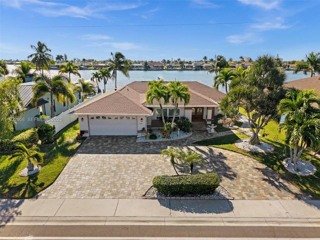 626 Cape Coral PKWY W, Cape Coral, FL 33914