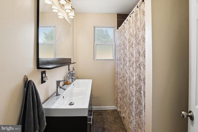 62 EAST END AVE, Carneys Point, NJ 08069