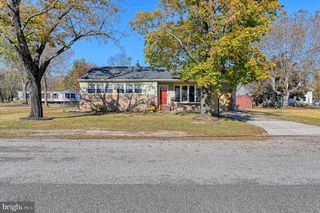 62 EAST END AVE, Carneys Point, NJ 08069