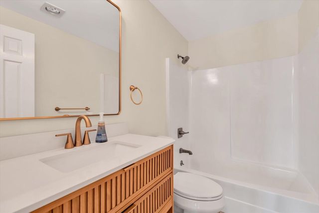 42 Old Colony Way APT 14, Orleans, MA 02653