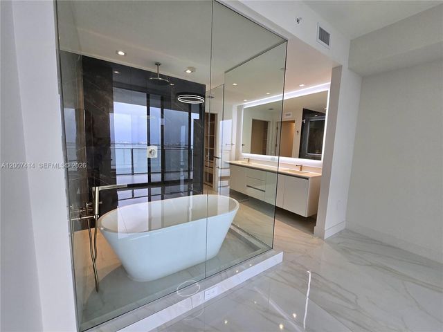 700 NE 24 Street 3104, Miami, FL 33137