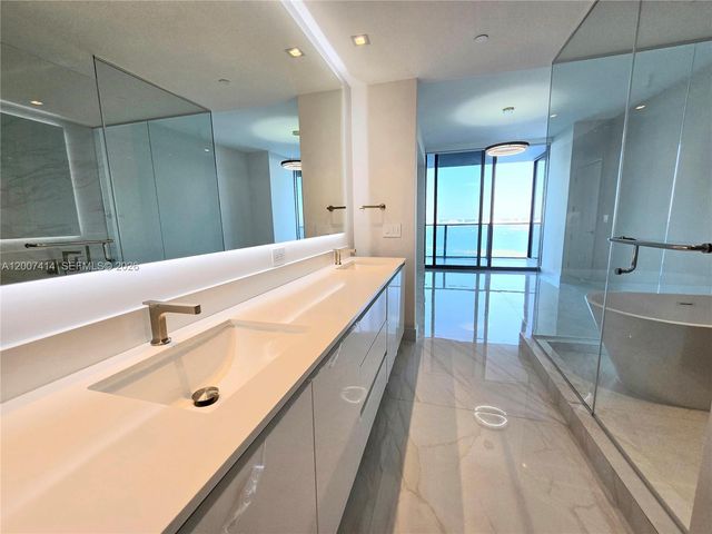 700 NE 24 Street 3104, Miami, FL 33137
