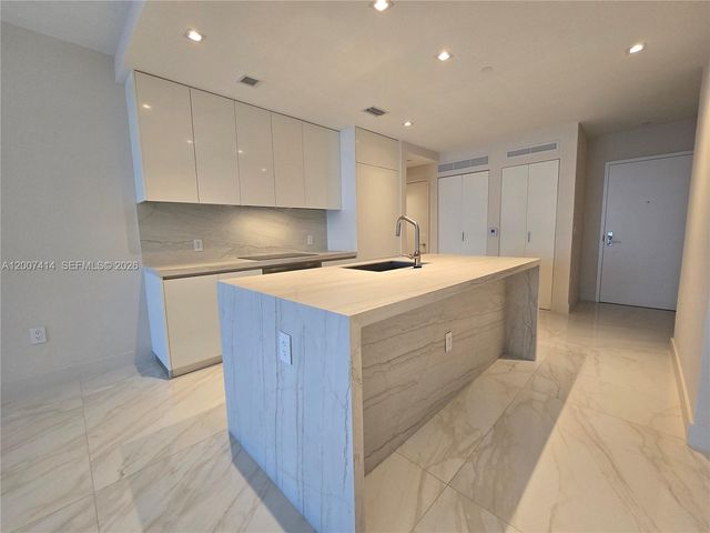 700 NE 24 Street 3104, Miami, FL 33137