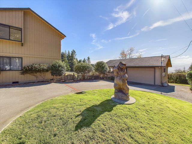 781 Tompkins Hill Road, Fortuna, CA 95540
