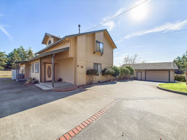 781 Tompkins Hill Road, Fortuna, CA 95540