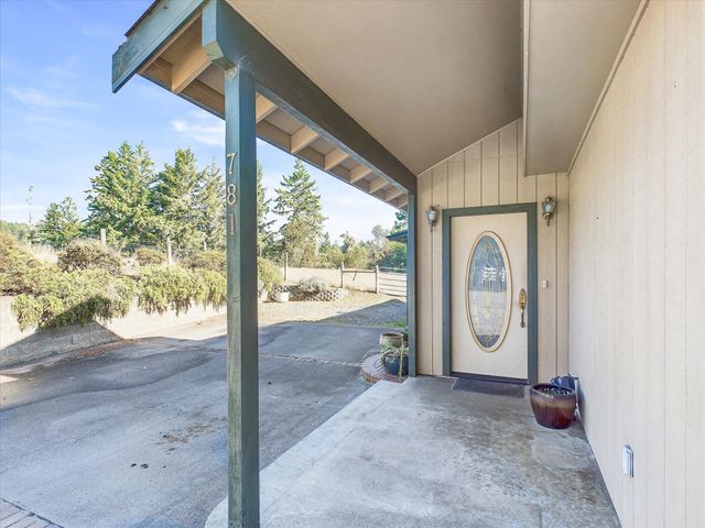 781 Tompkins Hill Road, Fortuna, CA 95540