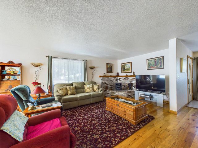 781 Tompkins Hill Road, Fortuna, CA 95540