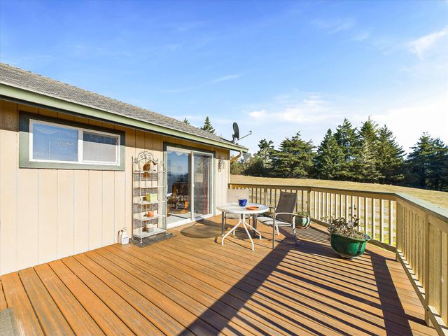 781 Tompkins Hill Road, Fortuna, CA 95540