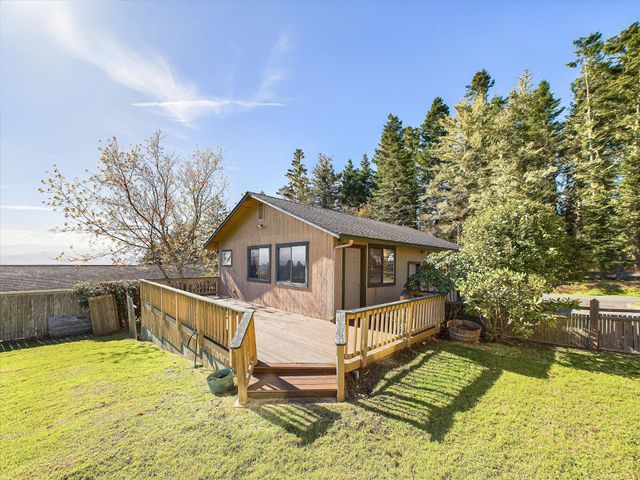 781 Tompkins Hill Road, Fortuna, CA 95540