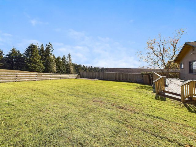 781 Tompkins Hill Road, Fortuna, CA 95540