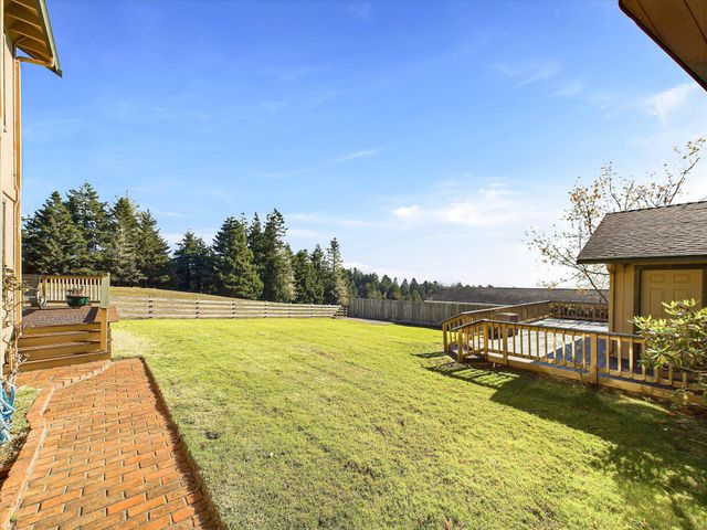 781 Tompkins Hill Road, Fortuna, CA 95540