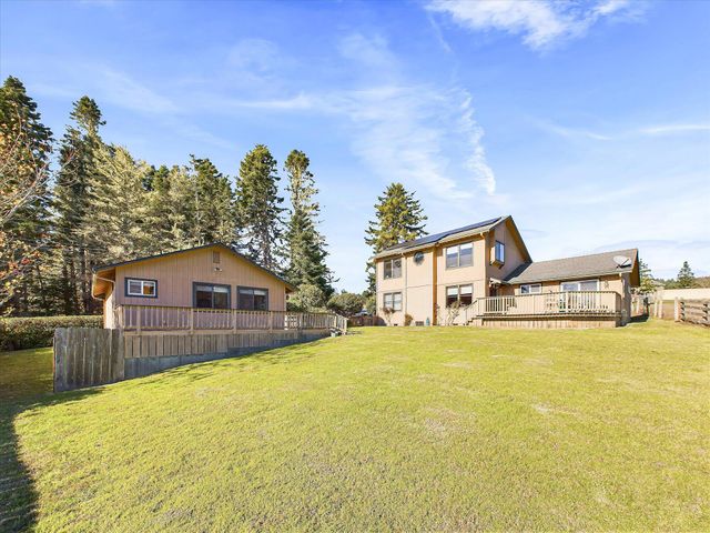 781 Tompkins Hill Road, Fortuna, CA 95540