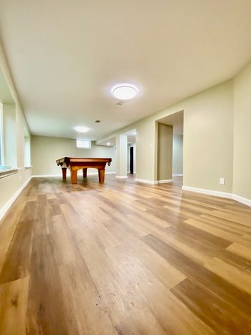 125 E Kimball Avenue, Woodstock, IL 60098