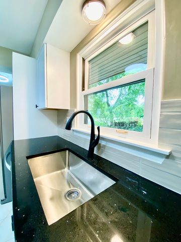 125 E Kimball Avenue, Woodstock, IL 60098