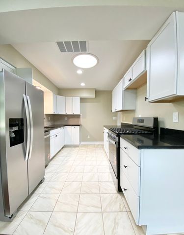 125 E Kimball Avenue, Woodstock, IL 60098