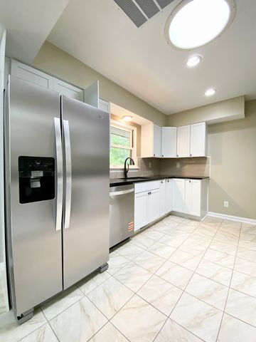 125 E Kimball Avenue, Woodstock, IL 60098