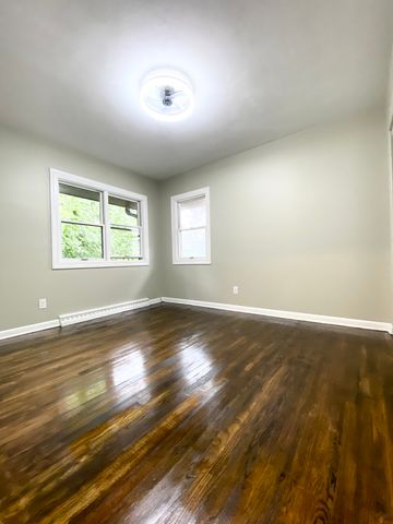 125 E Kimball Avenue, Woodstock, IL 60098