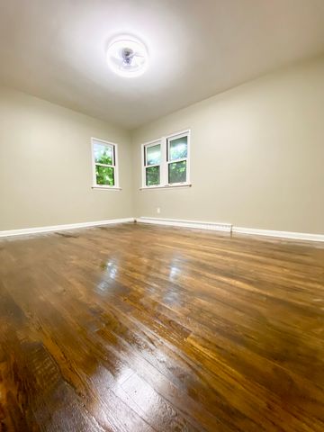 125 E Kimball Avenue, Woodstock, IL 60098