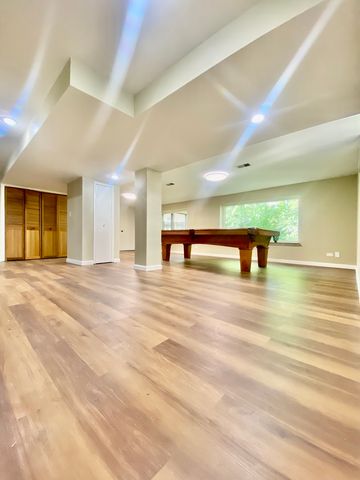 125 E Kimball Avenue, Woodstock, IL 60098