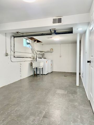 125 E Kimball Avenue, Woodstock, IL 60098