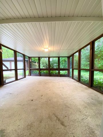 125 E Kimball Avenue, Woodstock, IL 60098