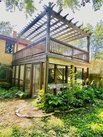 125 E Kimball Avenue, Woodstock, IL 60098
