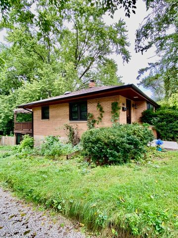 125 E Kimball Avenue, Woodstock, IL 60098
