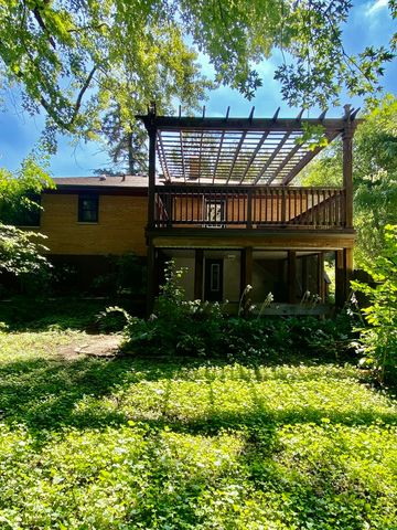125 E Kimball Avenue, Woodstock, IL 60098