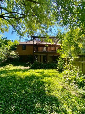 125 E Kimball Avenue, Woodstock, IL 60098