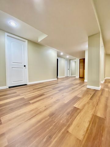 125 E Kimball Avenue, Woodstock, IL 60098