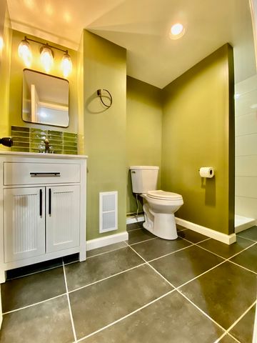 125 E Kimball Avenue, Woodstock, IL 60098