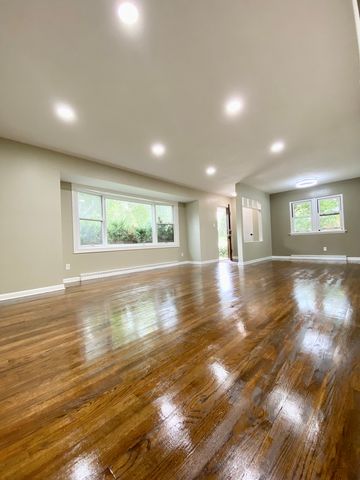 125 E Kimball Avenue, Woodstock, IL 60098