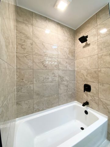 125 E Kimball Avenue, Woodstock, IL 60098