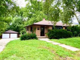 125 E Kimball Avenue, Woodstock, IL 60098