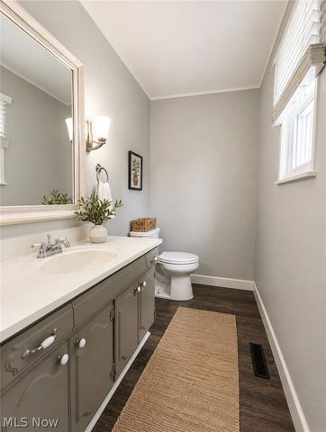 21 Cherry Hills Drive, Belpre, OH 45714