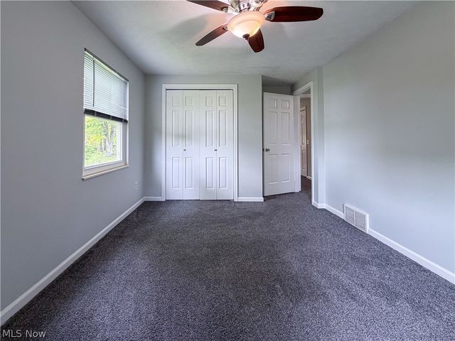 21 Cherry Hills Drive, Belpre, OH 45714