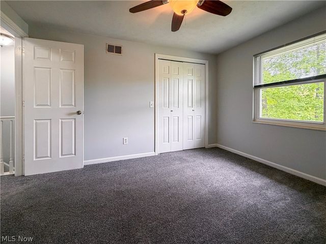 21 Cherry Hills Drive, Belpre, OH 45714