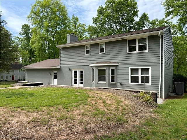 21 Cherry Hills Drive, Belpre, OH 45714